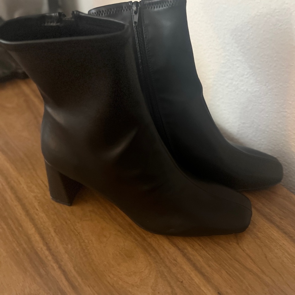 Steve Madden
Black
Size 9.5 
Ankle Boots
2.5” heel
NWT - Picture 9 of 16